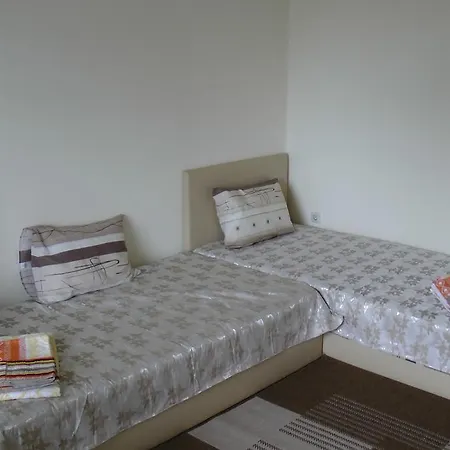 Apartment In Sea Garden Flora