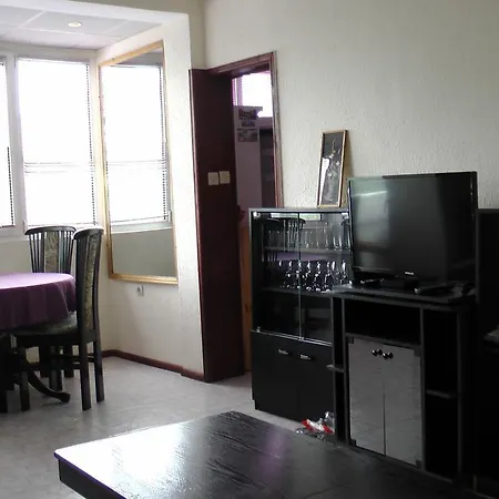 In Sea Garden Flora Apartment Burgas